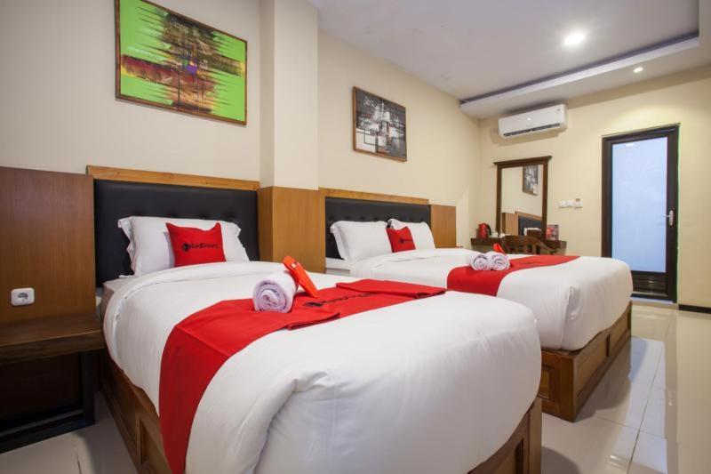 Hotel RedDoorz Premium @ Jalan Cengkeh Malang Zimmer foto